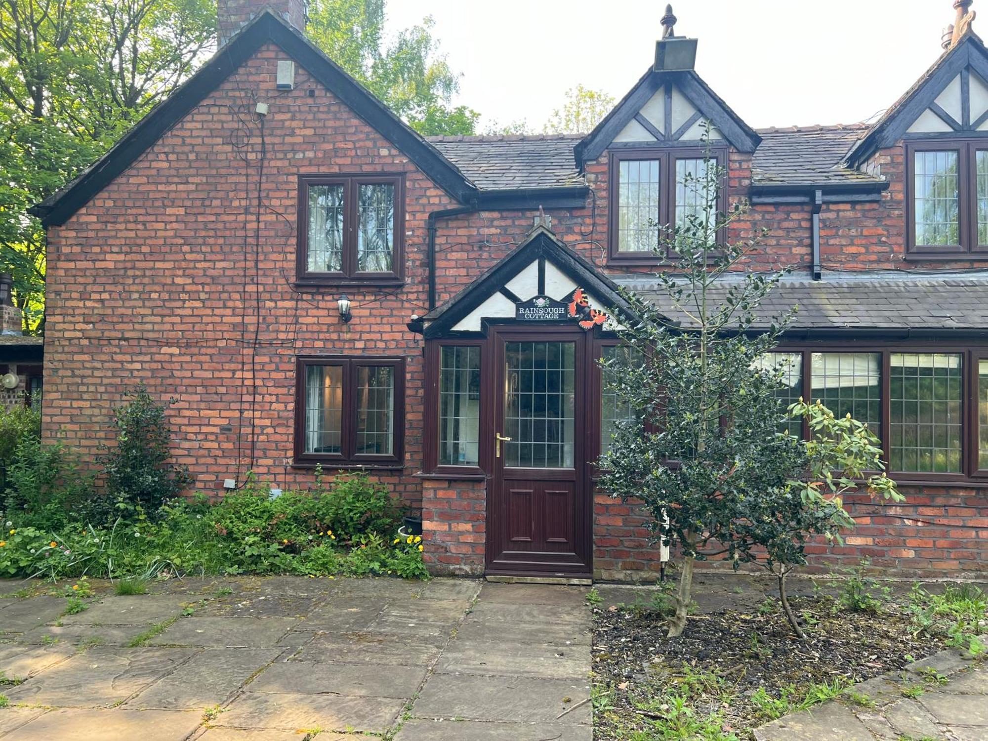 Rainsough Cottage Entire House Sleeps Upto 22 - Free Parking & Wifi - Manchester — Photos 1